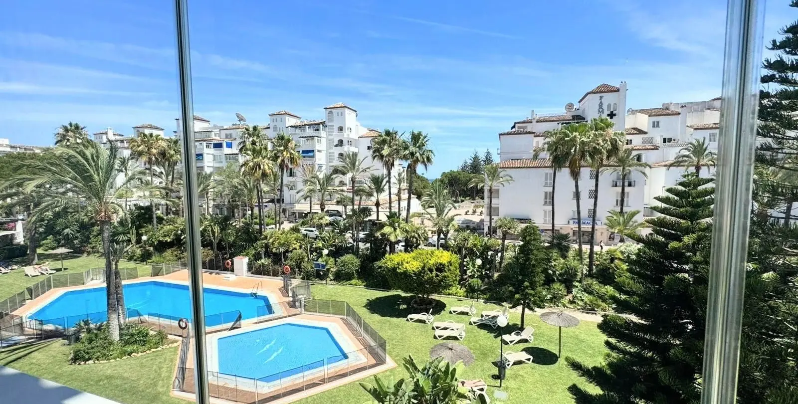 Venta de apartamento en planta media en Puerto Banús 7