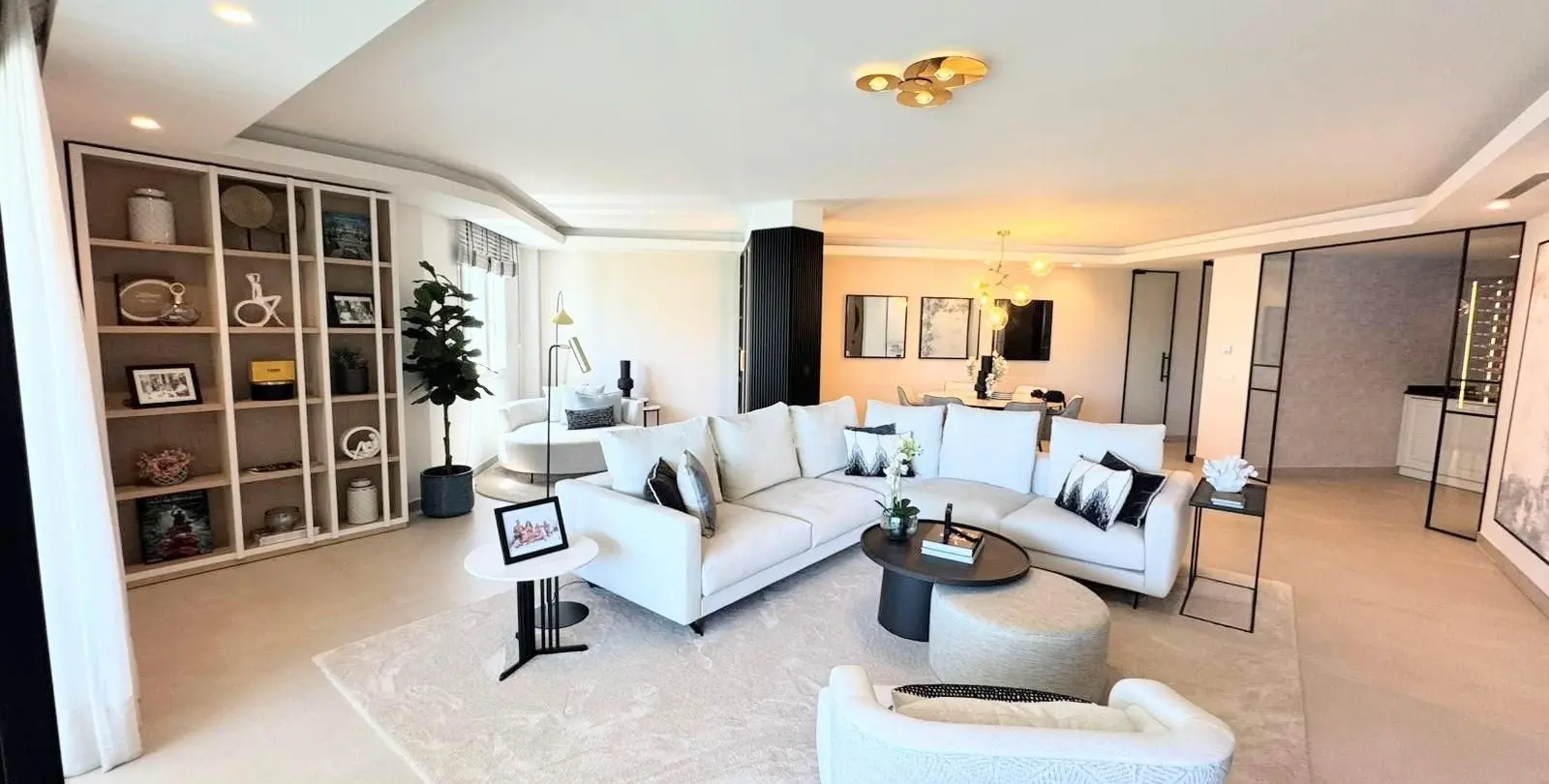 Venta de apartamento en planta media en Puerto Banús 11