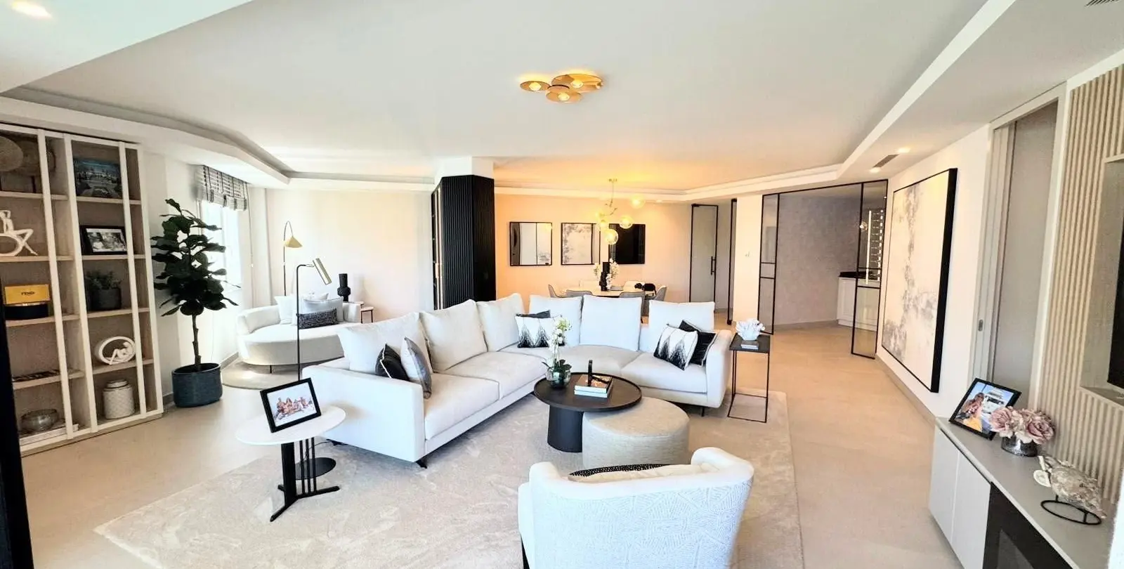 Venta de apartamento en planta media en Puerto Banús 13