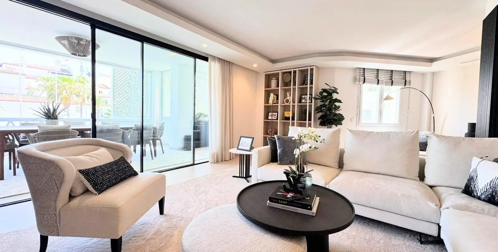 Venta de apartamento en planta media en Puerto Banús 15