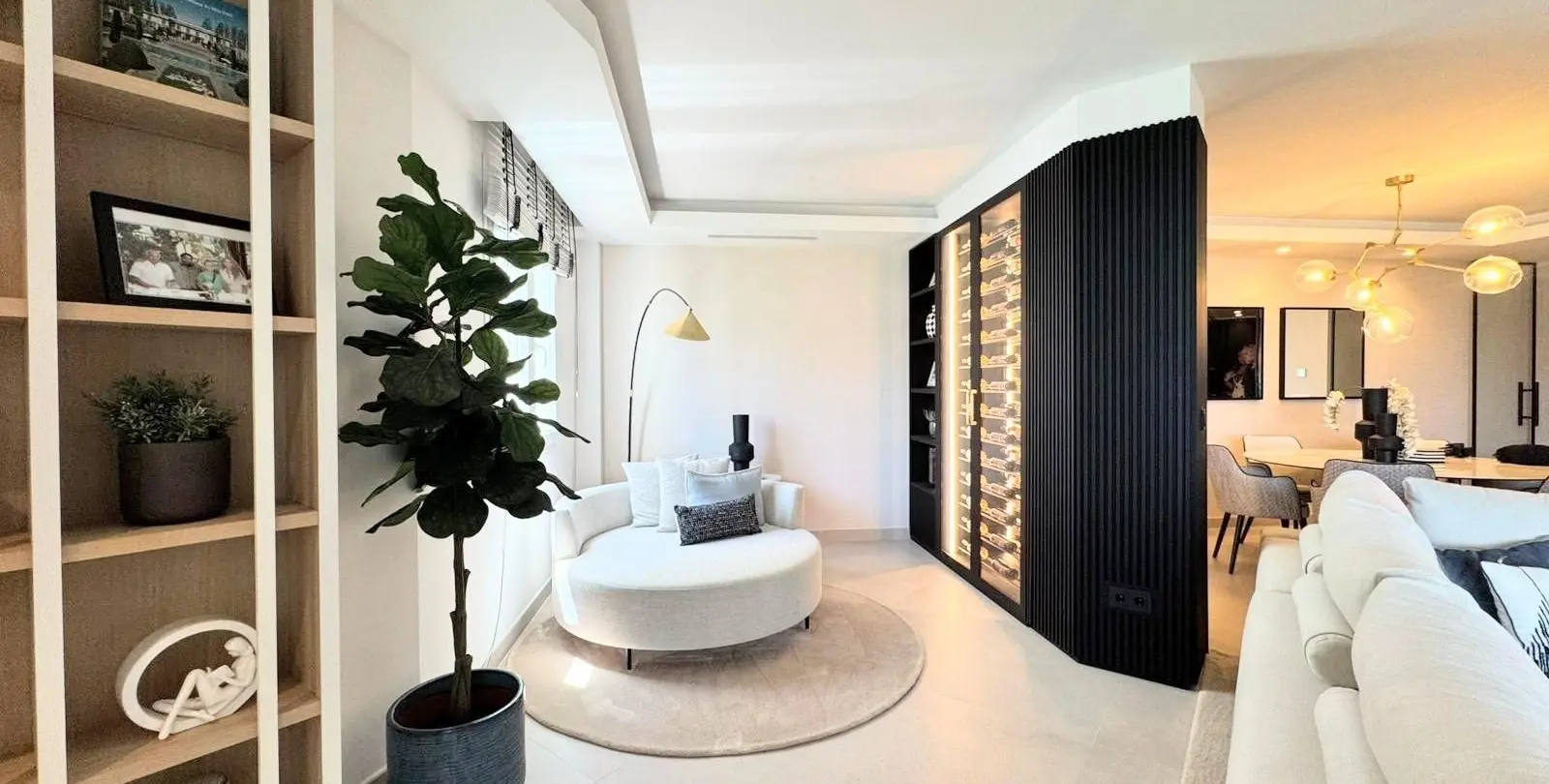 Venta de apartamento en planta media en Puerto Banús 16