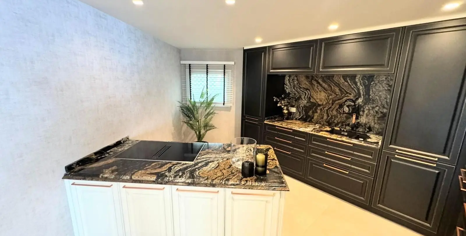 Venta de apartamento en planta media en Puerto Banús 21