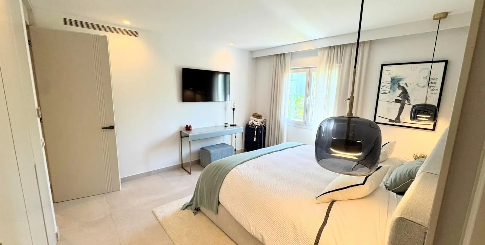 Venta de apartamento en planta media en Puerto Banús 25