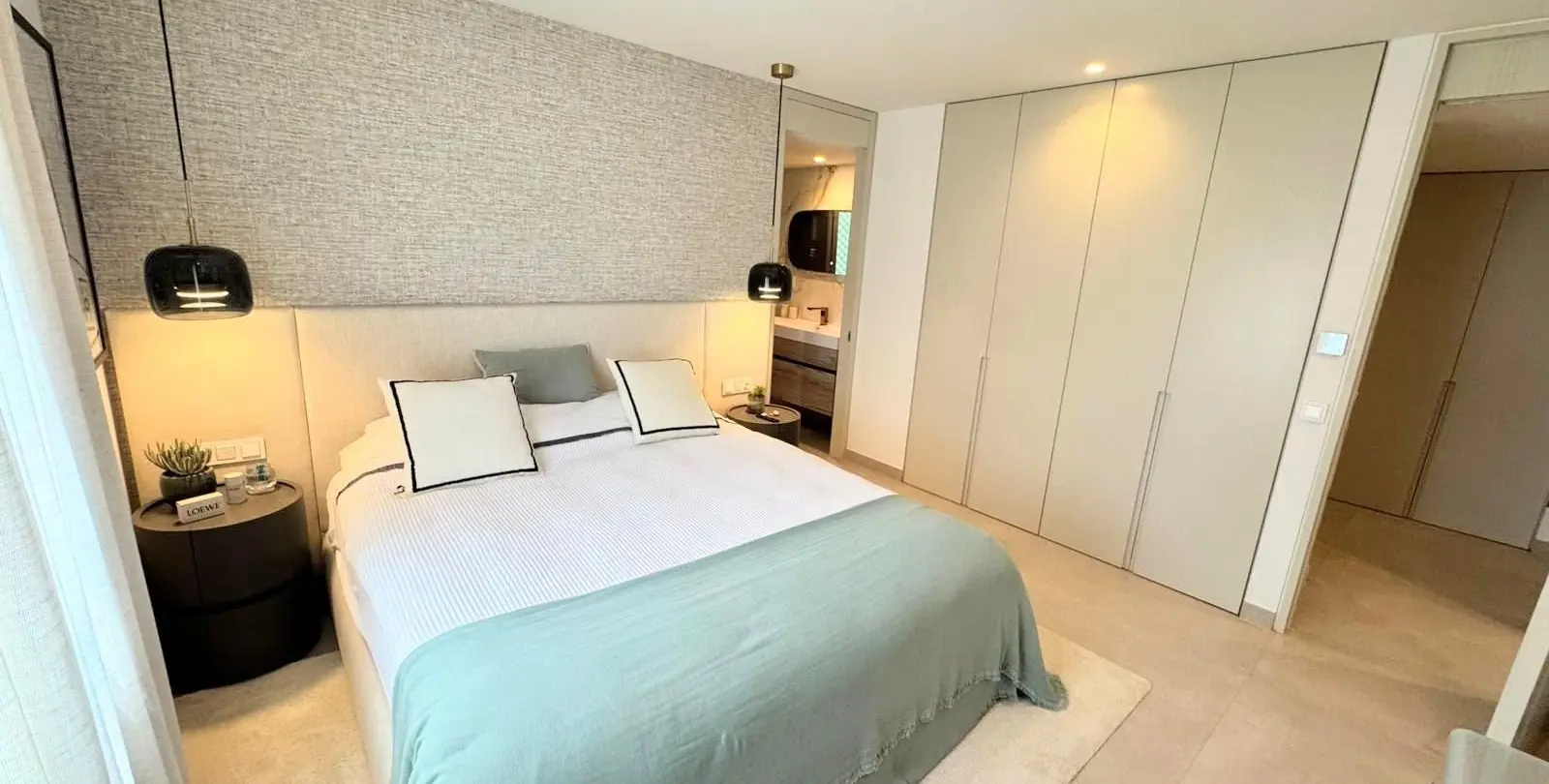 Venta de apartamento en planta media en Puerto Banús 26