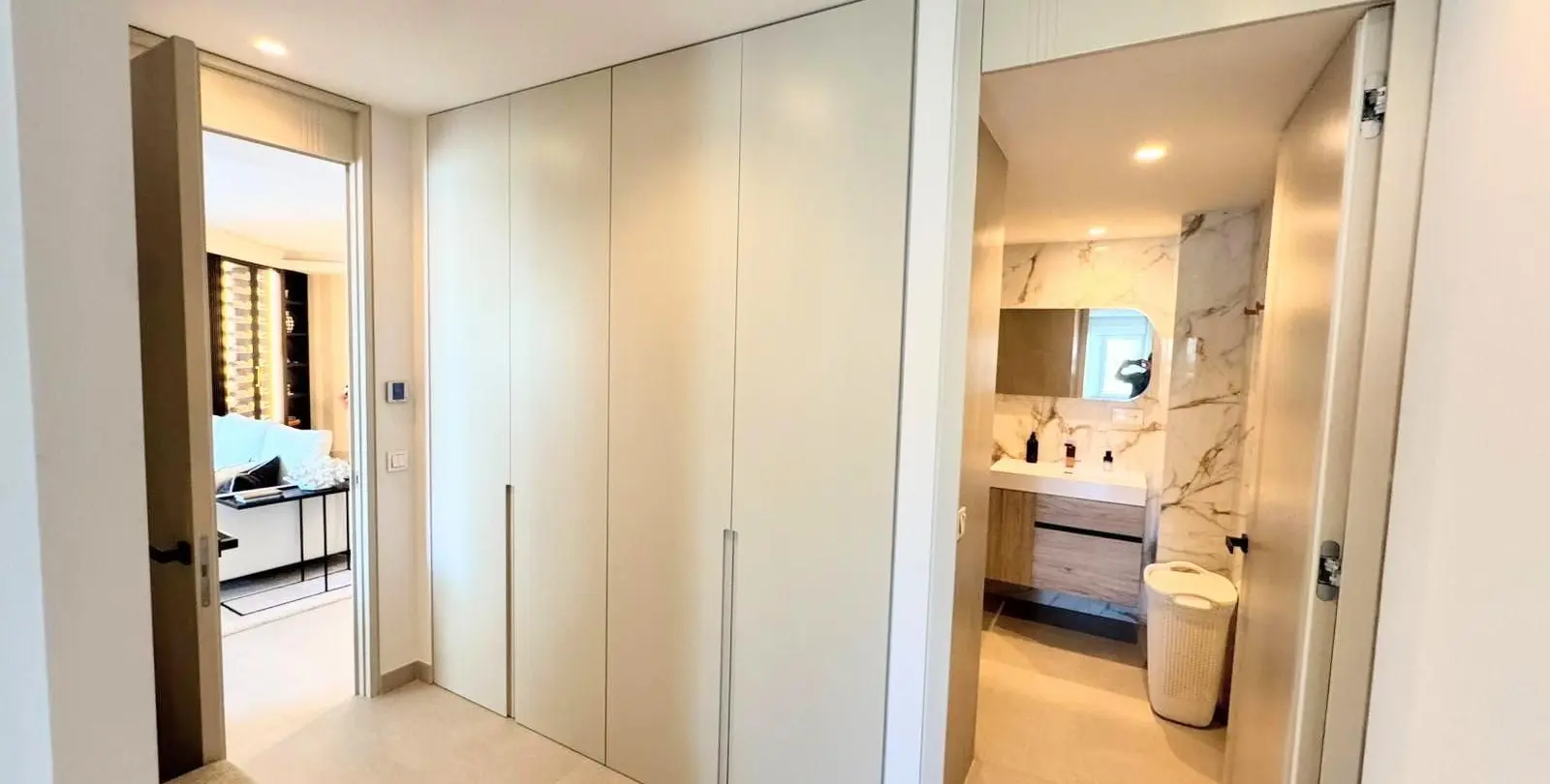 Venta de apartamento en planta media en Puerto Banús 28