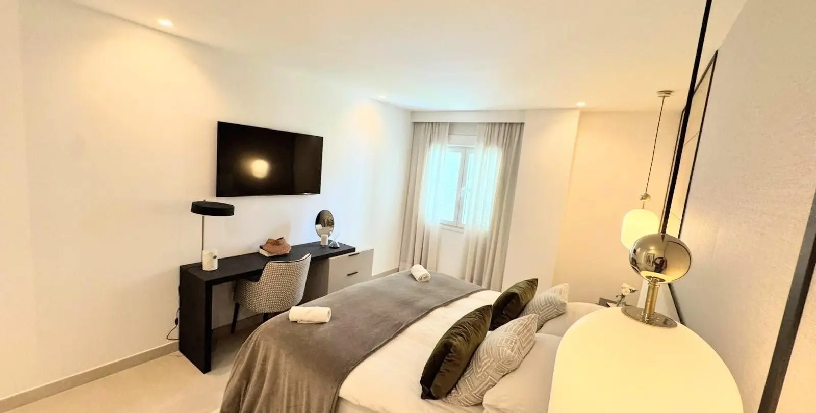 Venta de apartamento en planta media en Puerto Banús 32