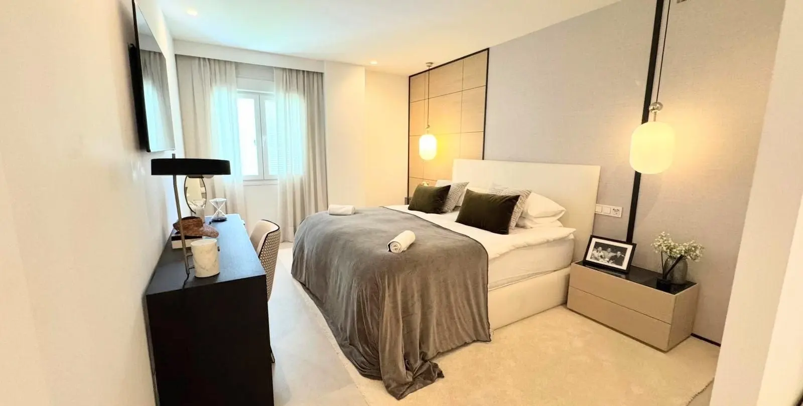 Venta de apartamento en planta media en Puerto Banús 39