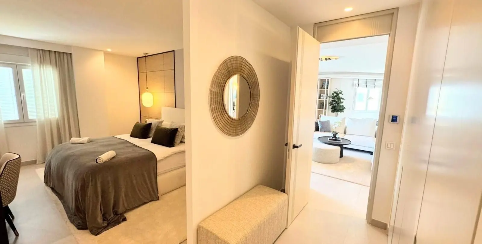 Venta de apartamento en planta media en Puerto Banús 41