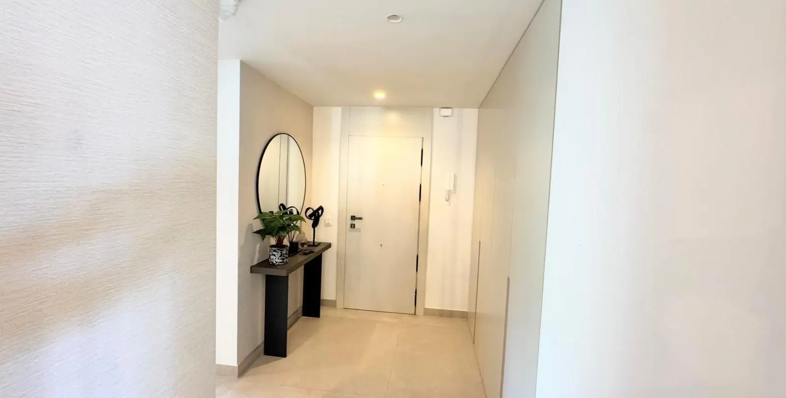 Venta de apartamento en planta media en Puerto Banús 45