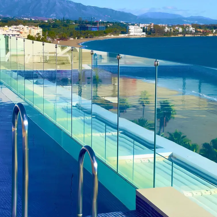Venta de apartamento en planta media en Estepona