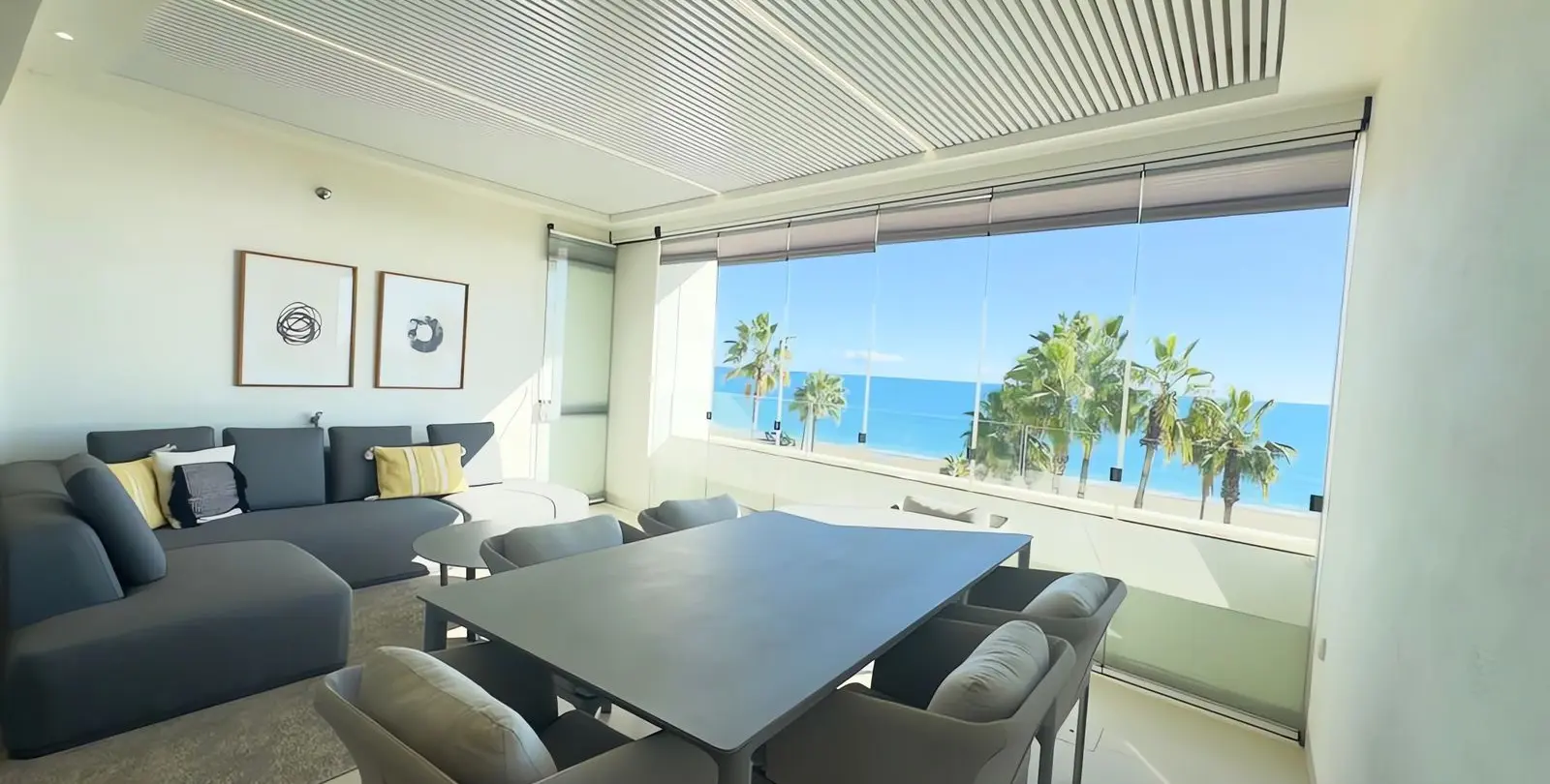 Venta de apartamento en planta media en Estepona 2
