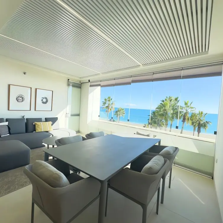 Venta de apartamento en planta media en Estepona