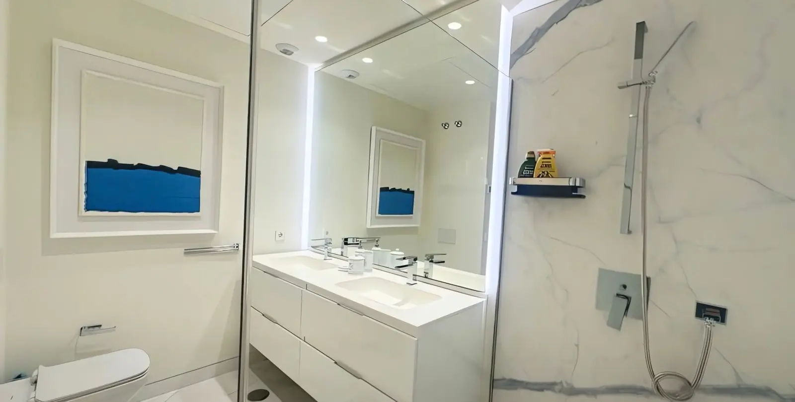 Venta de apartamento en planta media en Estepona 11