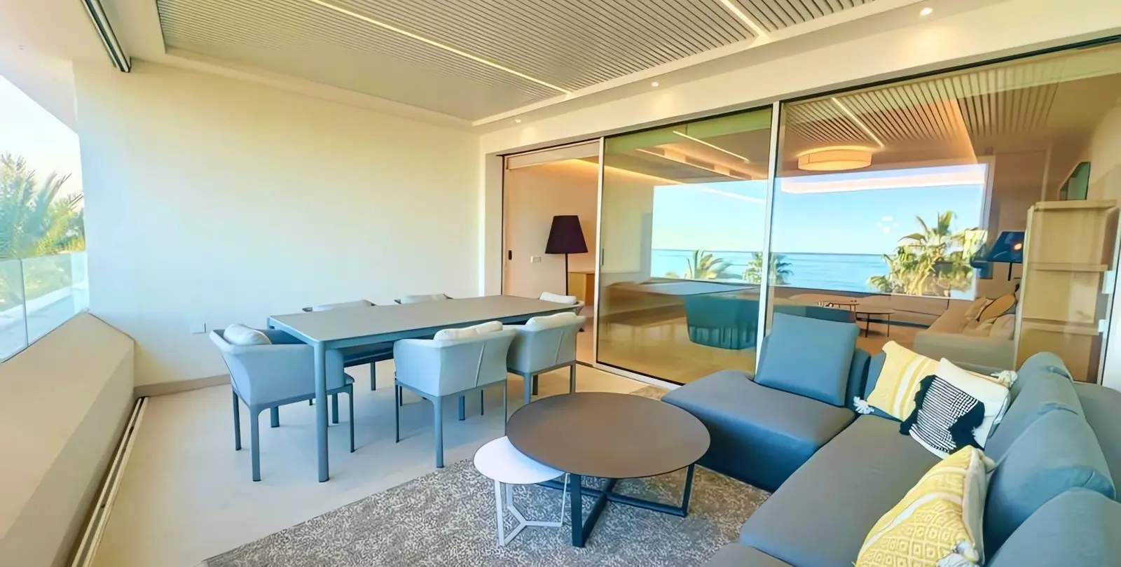 Venta de apartamento en planta media en Estepona 18