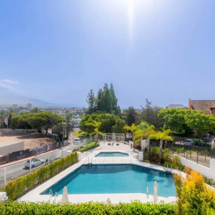 Venta de villa independiente en Nueva Andalucía