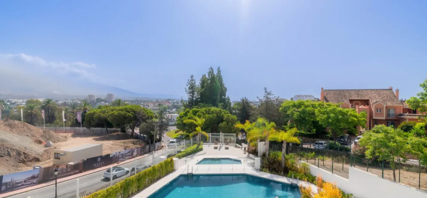 Venta de villa independiente en Nueva Andalucía 1