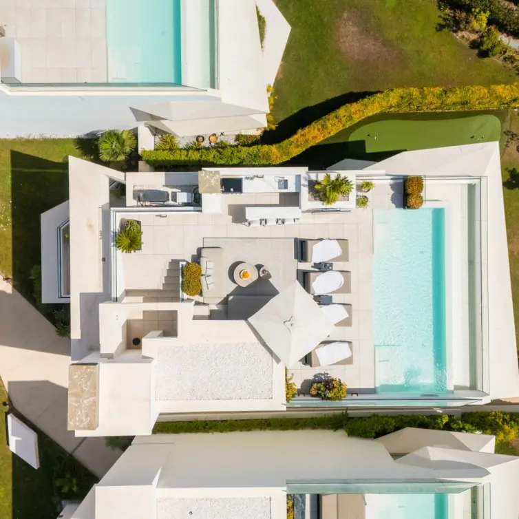 Venta de villa independiente en Nueva Andalucía