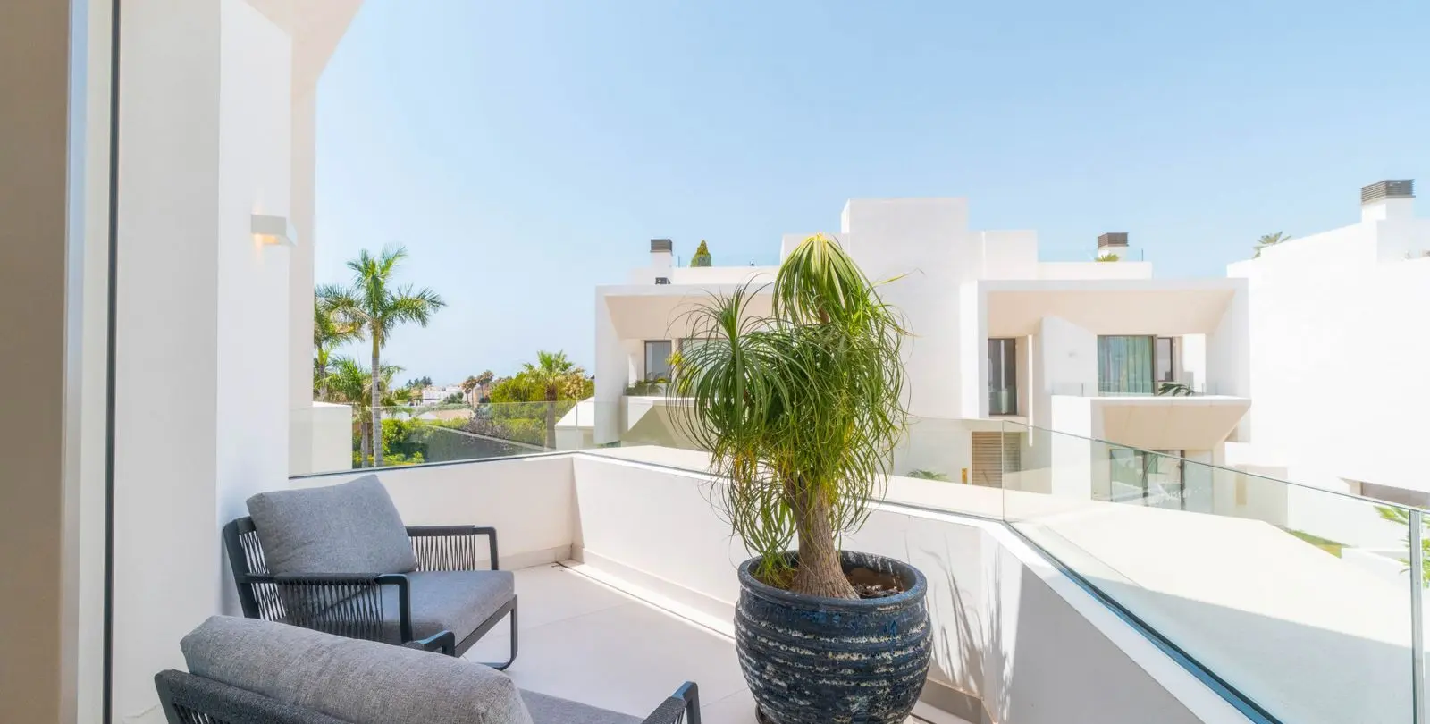 Venta de villa independiente en Nueva Andalucía 6