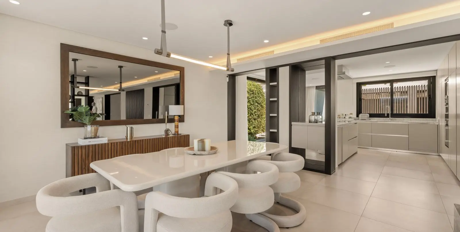 Venta de villa independiente en Nueva Andalucía 10