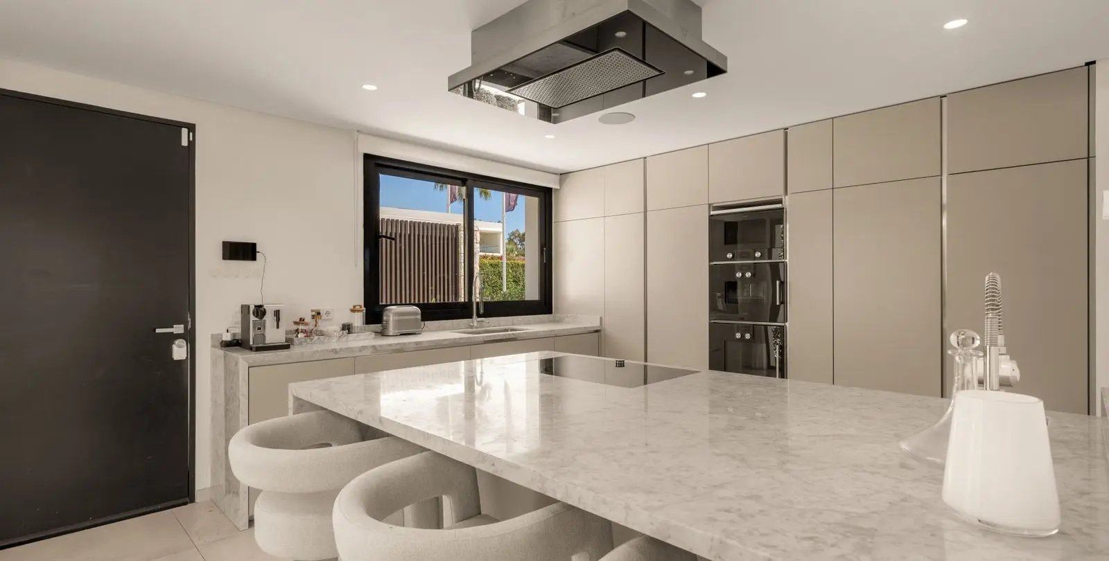 Venta de villa independiente en Nueva Andalucía 12
