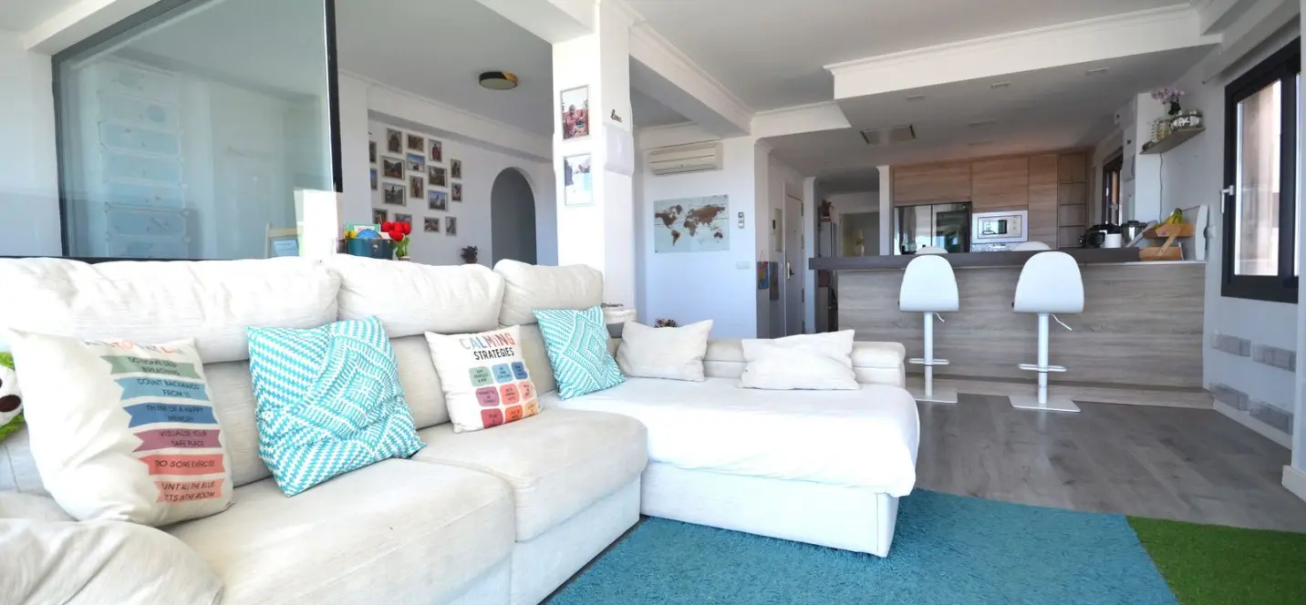 Venta de apartamento en planta media en Torremolinos 2