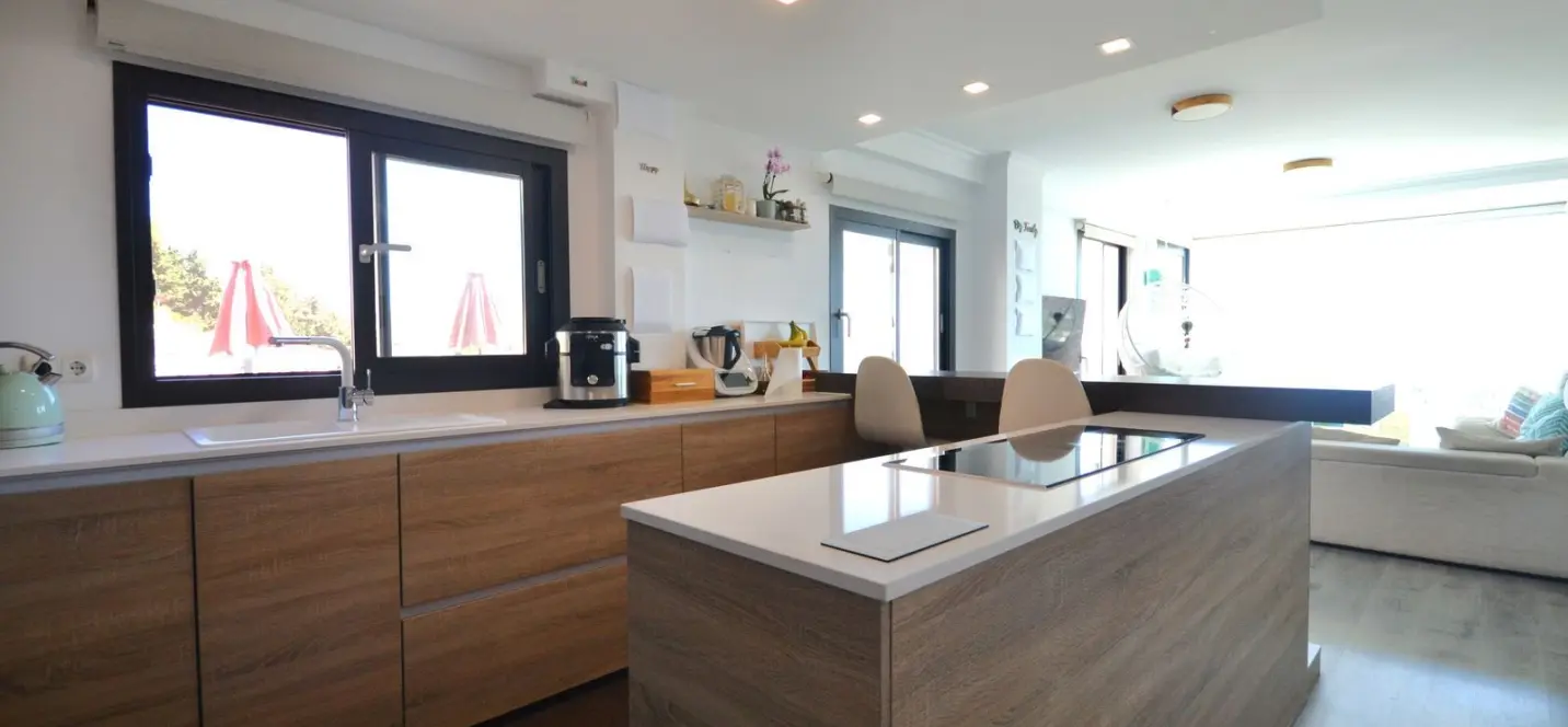 Venta de apartamento en planta media en Torremolinos 3