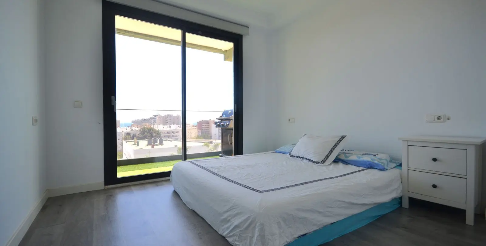 Sale of middle floor apartment in Torremolinos 10