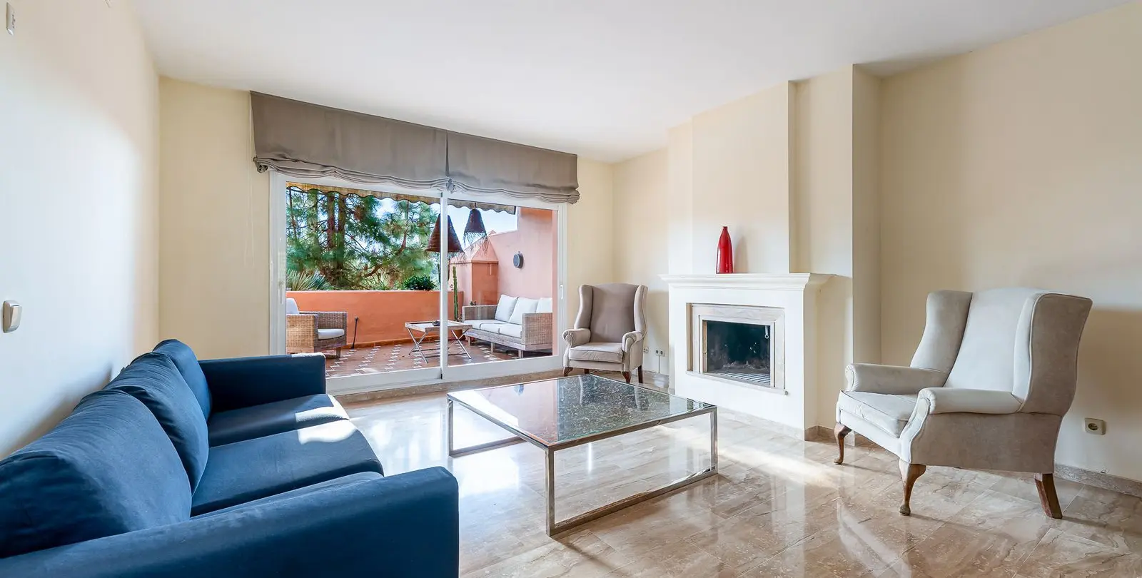 Venta de apartamento en planta media en Guadalmina Baja 6