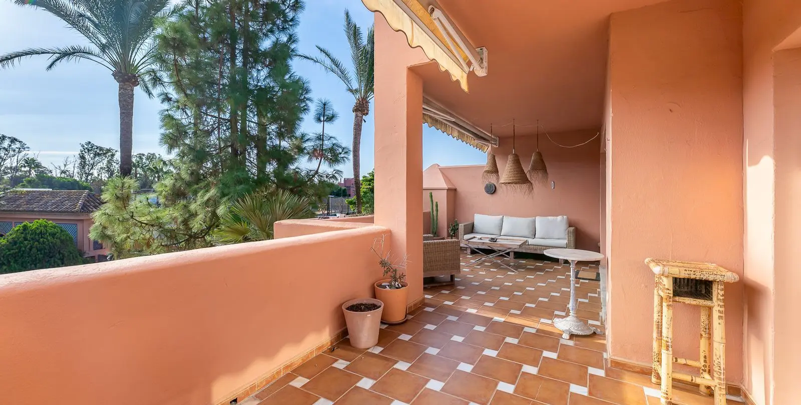 Venta de apartamento en planta media en Guadalmina Baja 9