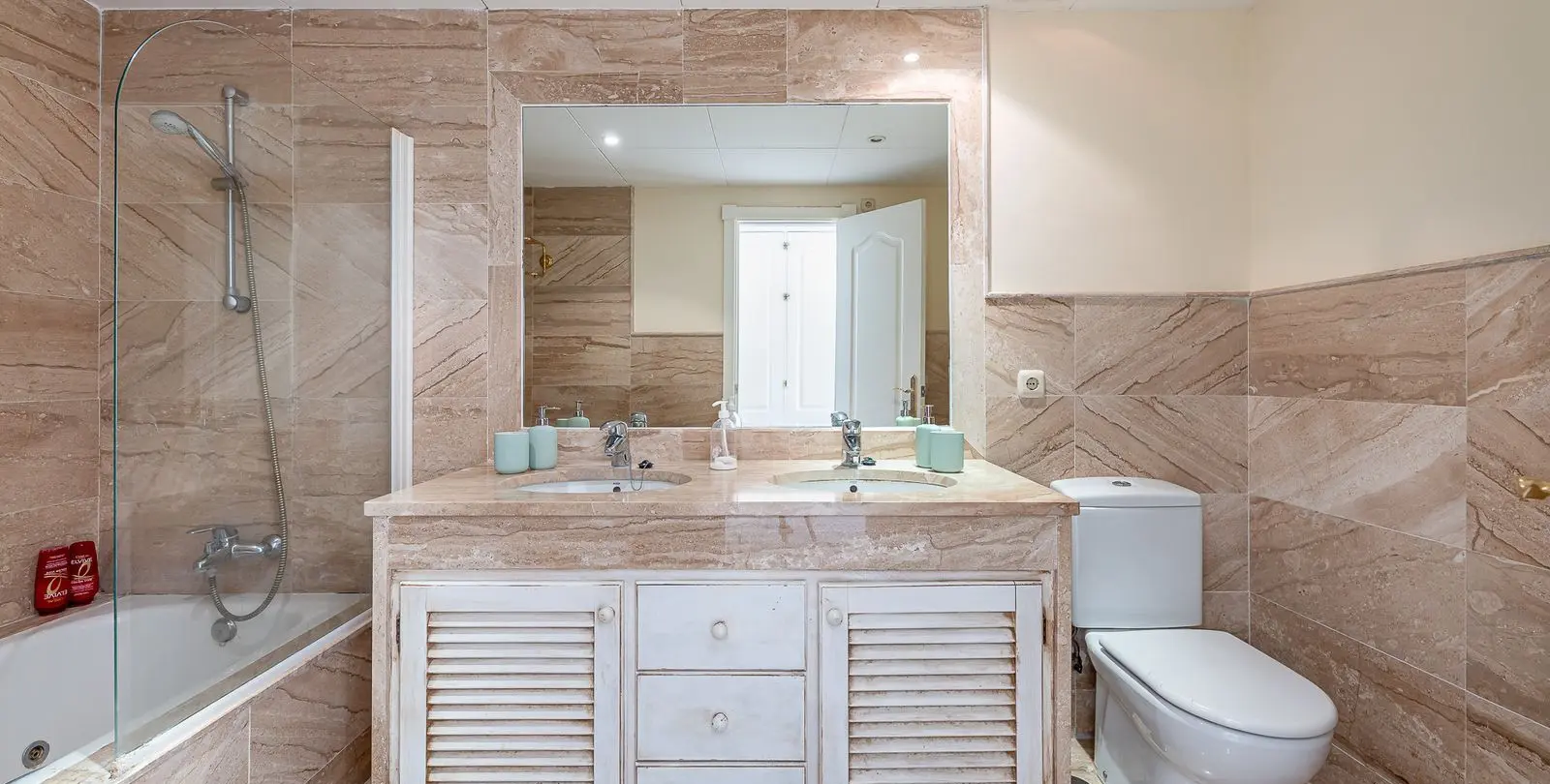 Venta de apartamento en planta media en Guadalmina Baja 17