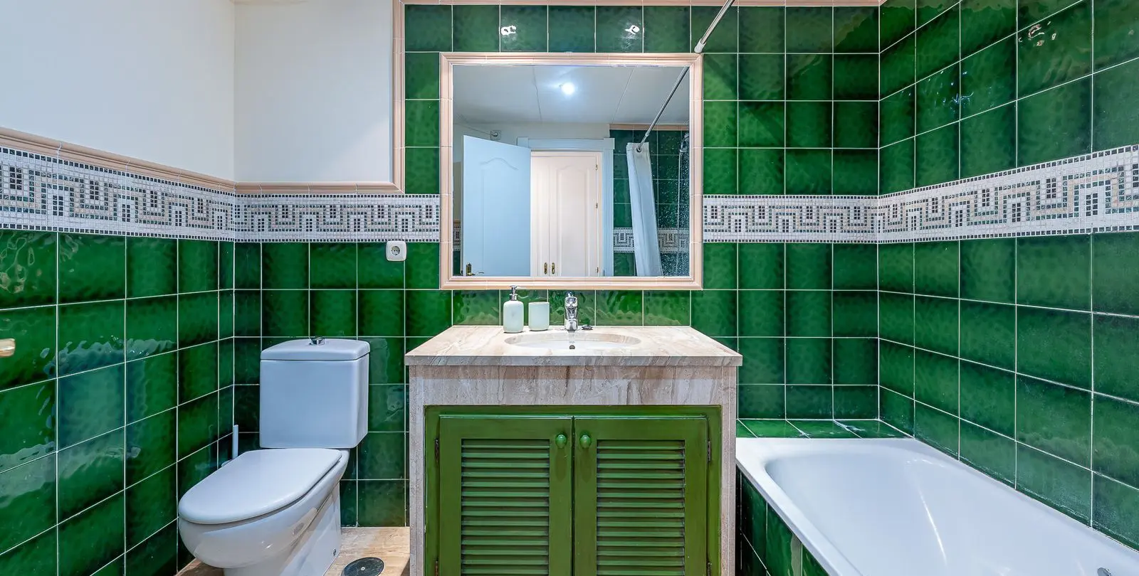 Venta de apartamento en planta media en Guadalmina Baja 20