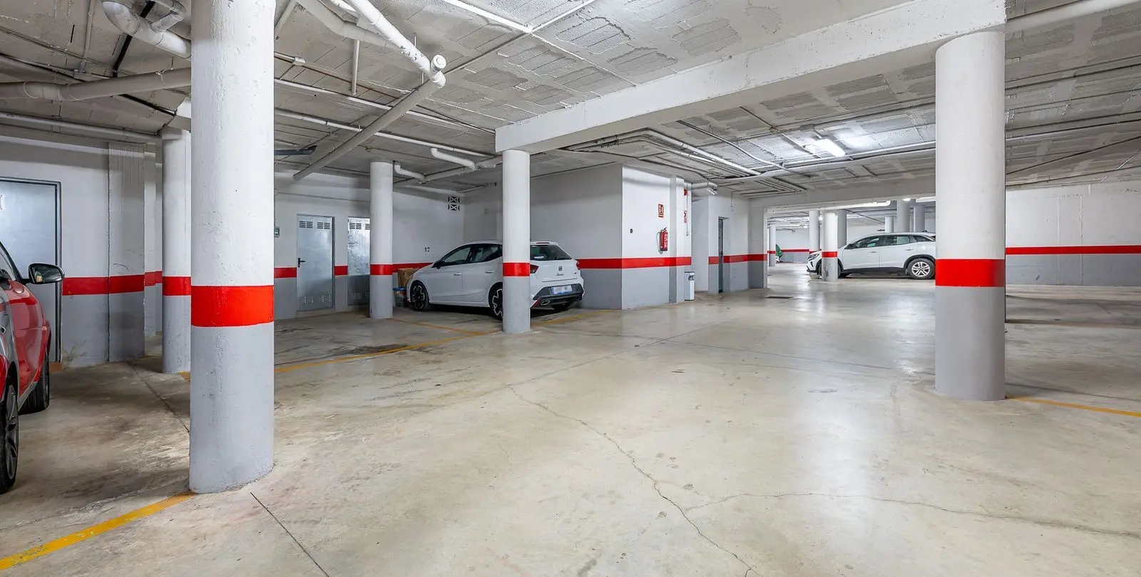 Venta de apartamento en planta media en Guadalmina Baja 23