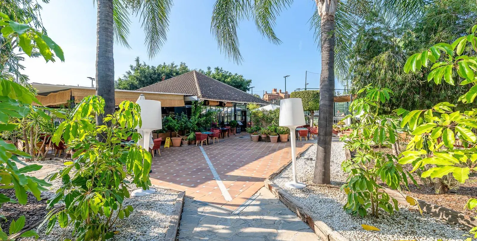 Venta de apartamento en planta media en Guadalmina Baja 25
