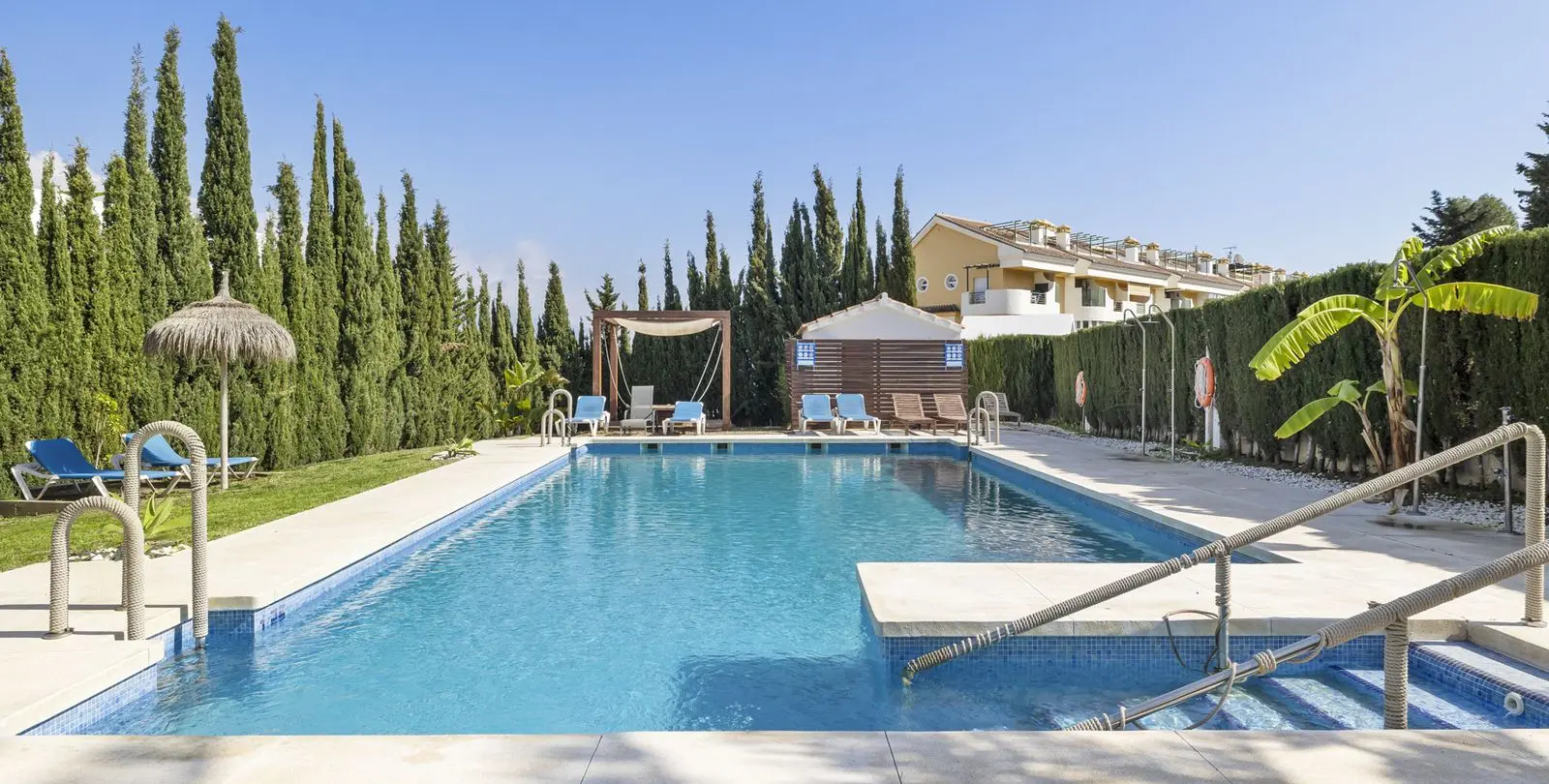 Sale of middle floor apartment in Nueva Andalucía 1