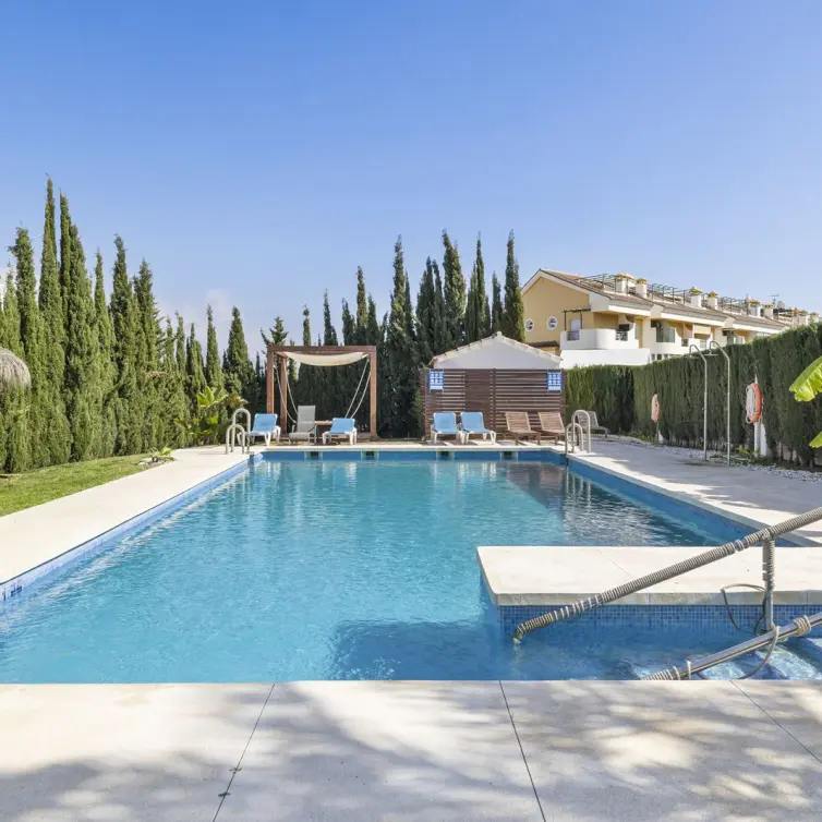 Sale of middle floor apartment in Nueva Andalucía