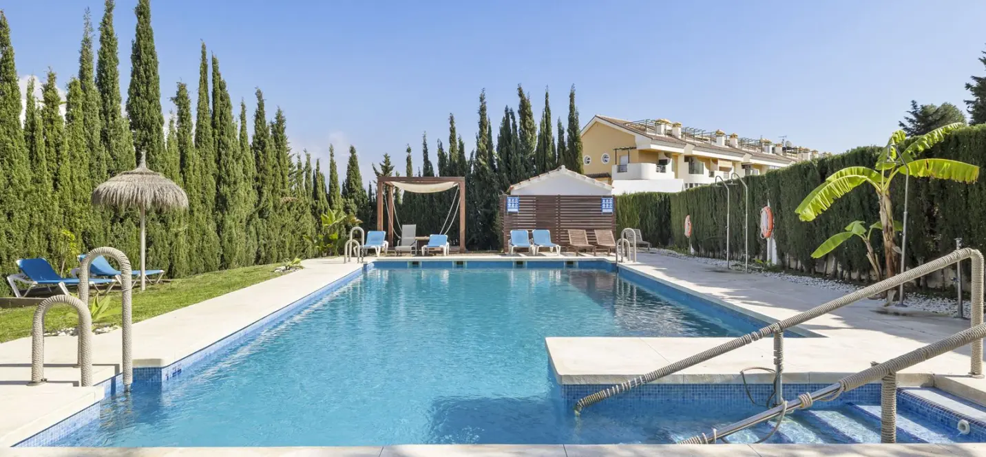 Sale of middle floor apartment in Nueva Andalucía 0