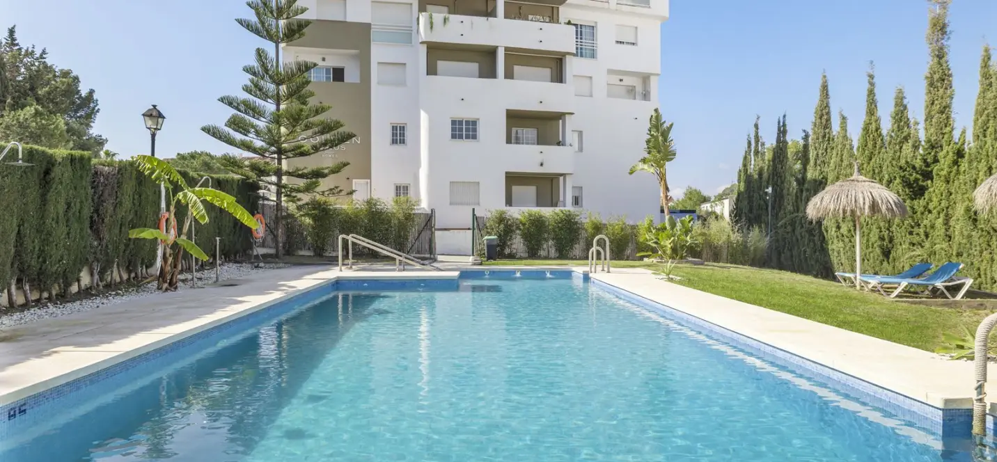 Sale of middle floor apartment in Nueva Andalucía 1