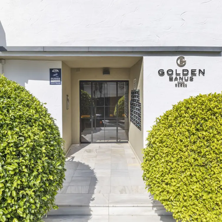 Sale of middle floor apartment in Nueva Andalucía