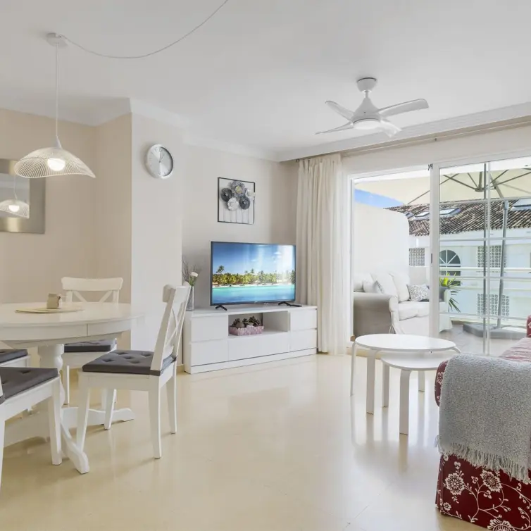 Sale of middle floor apartment in Nueva Andalucía