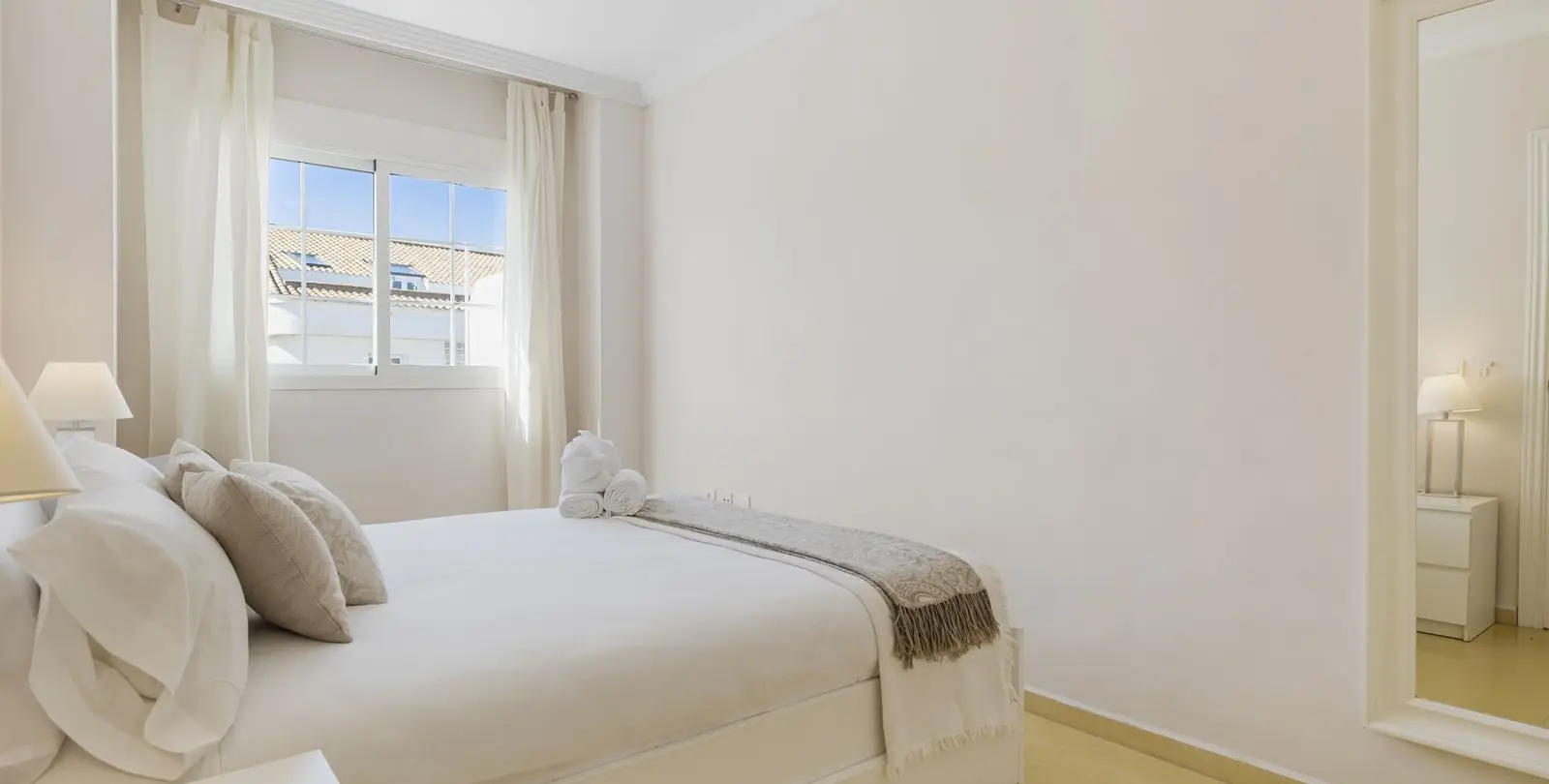 Sale of middle floor apartment in Nueva Andalucía 12