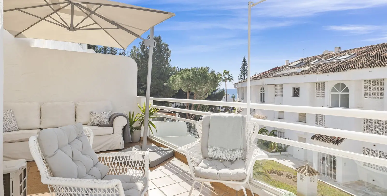 Sale of middle floor apartment in Nueva Andalucía 14