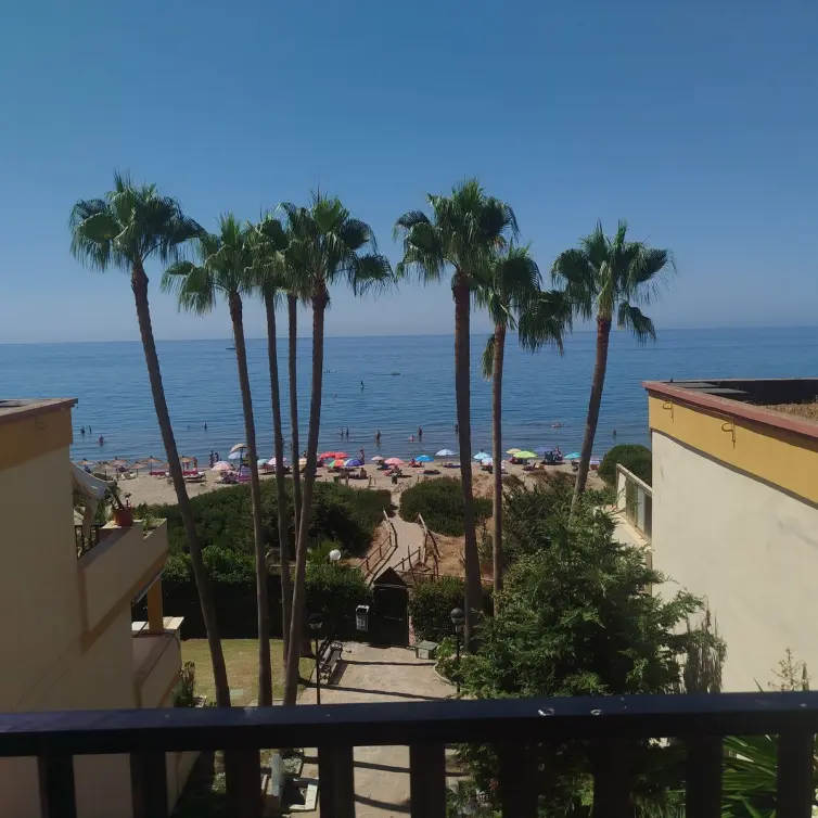 Продажа апартаментов на среднем этаже в Elviria