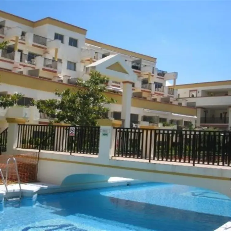 Продажа апартаментов на среднем этаже в Elviria