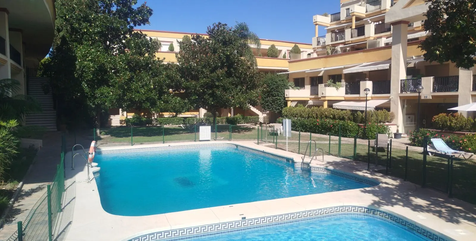 Sale of middle floor apartment in Elviria 3