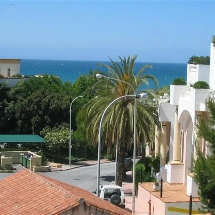 Продажа апартаментов на среднем этаже в Elviria