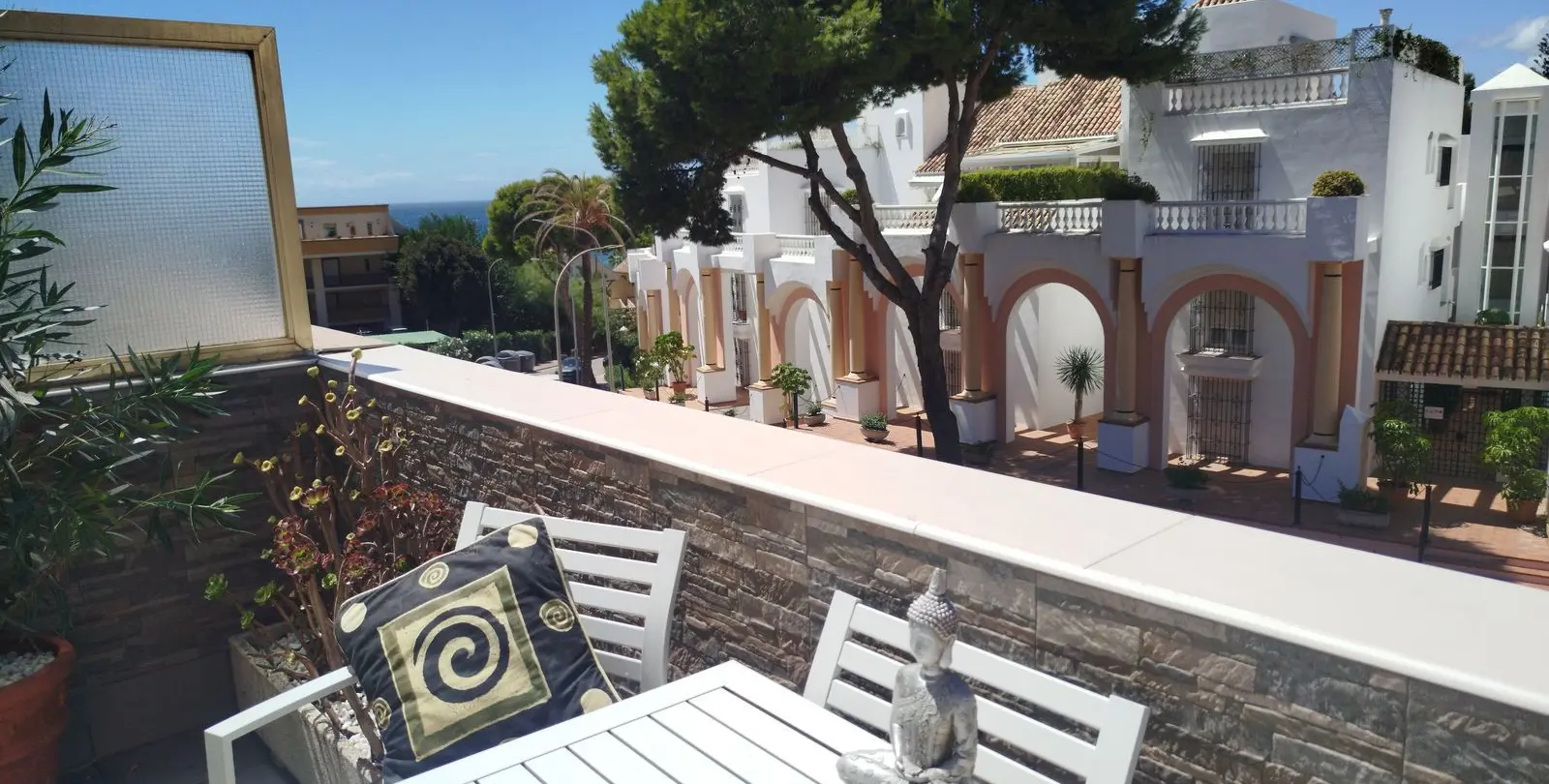 Sale of middle floor apartment in Elviria 7
