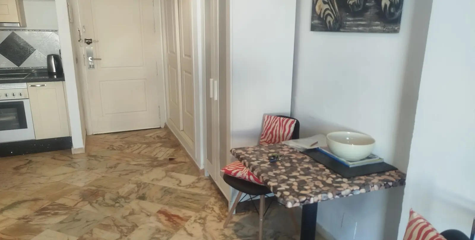 Sale of middle floor apartment in Elviria 17