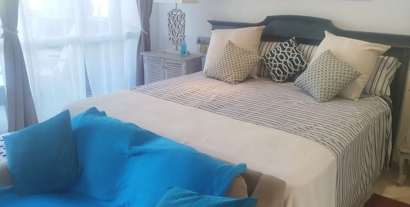 Sale of middle floor apartment in Elviria 19