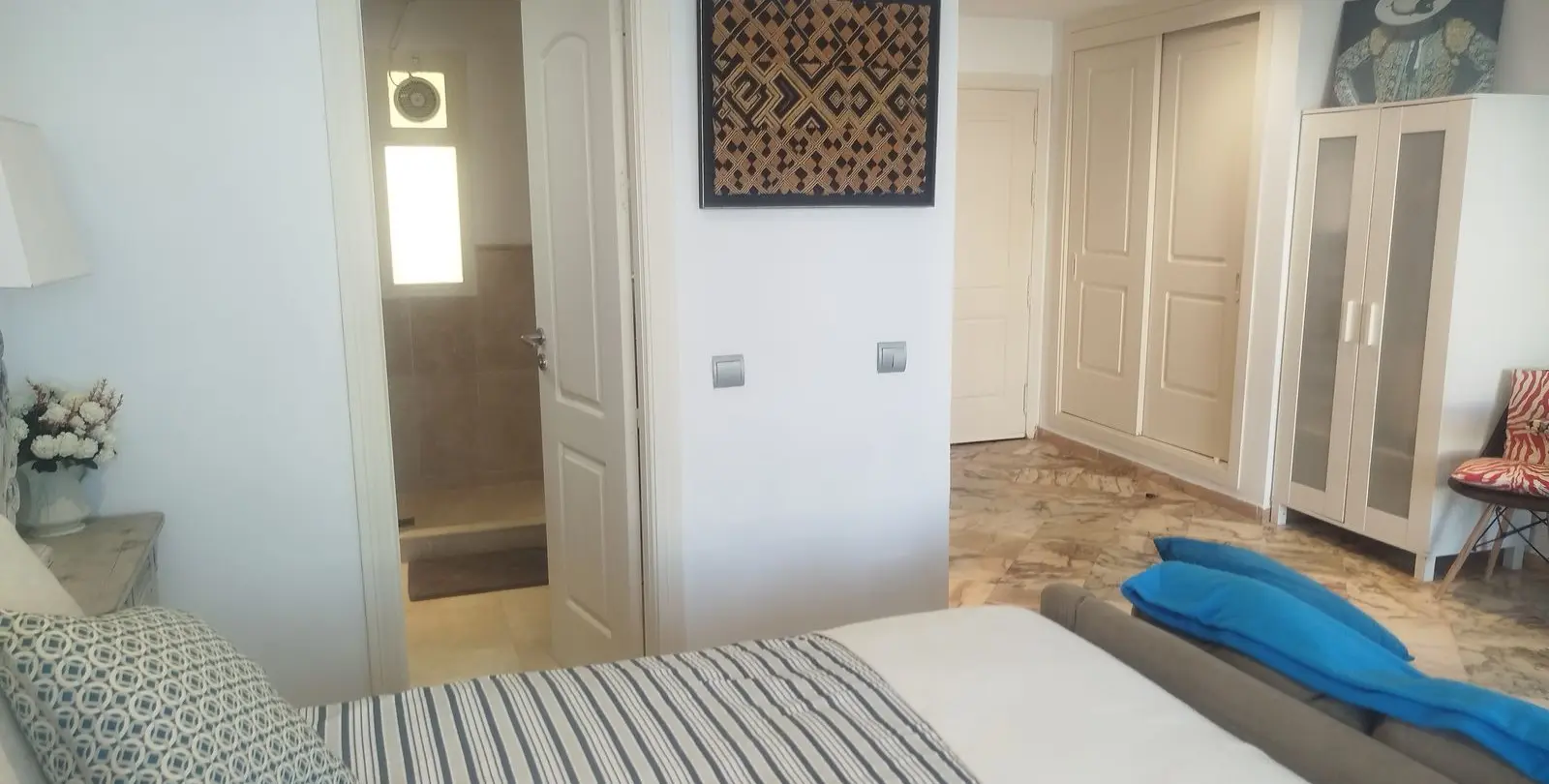 Sale of middle floor apartment in Elviria 21
