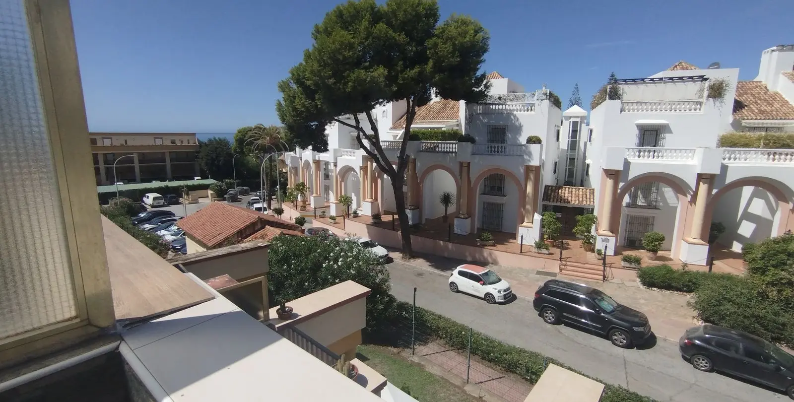 Sale of middle floor apartment in Elviria 24